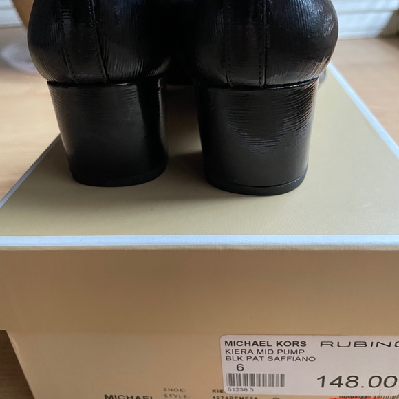 Michael Kors Women's Kiera Mid Pump Black Patent Saffiano - Picture 6 of 6